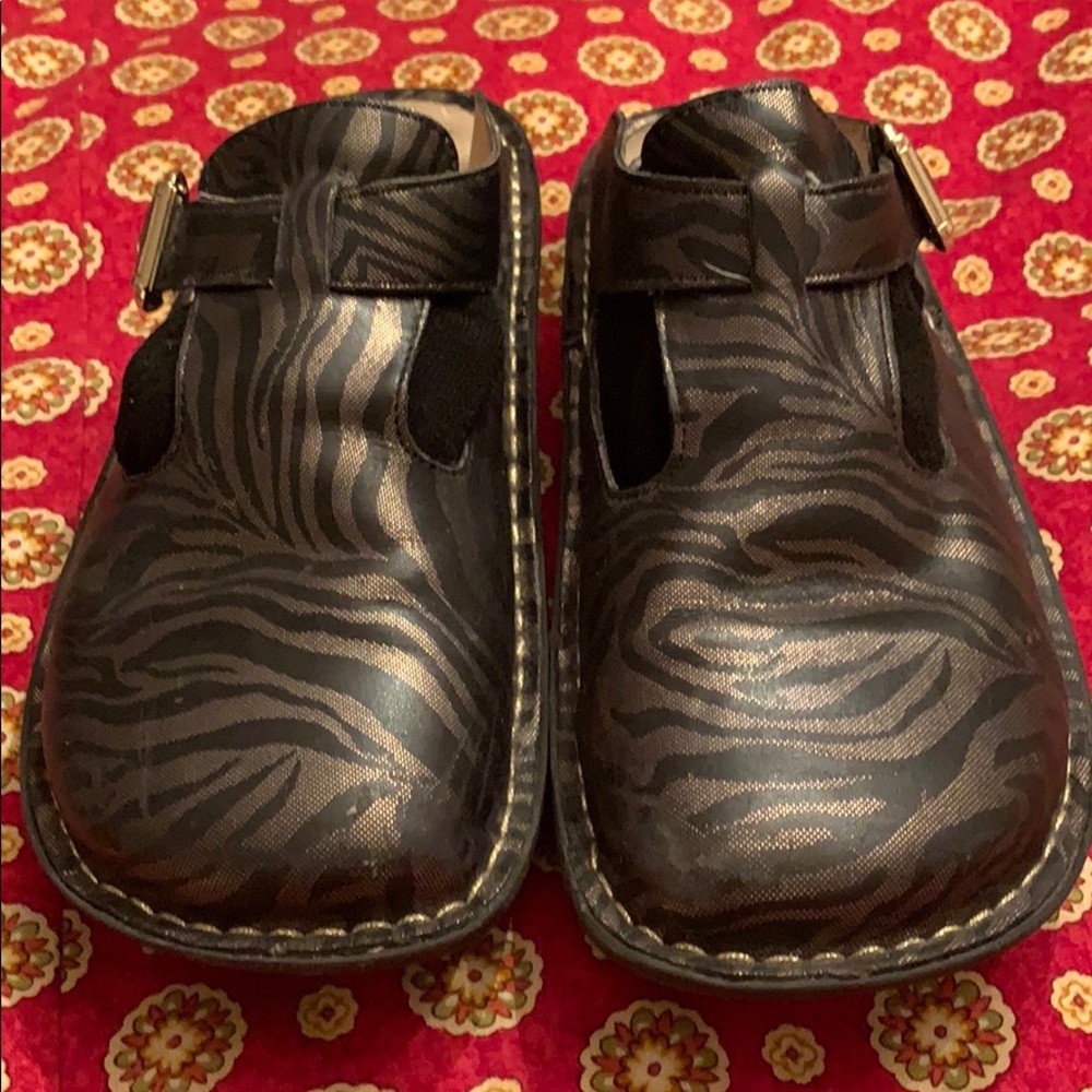 Algeria shoes